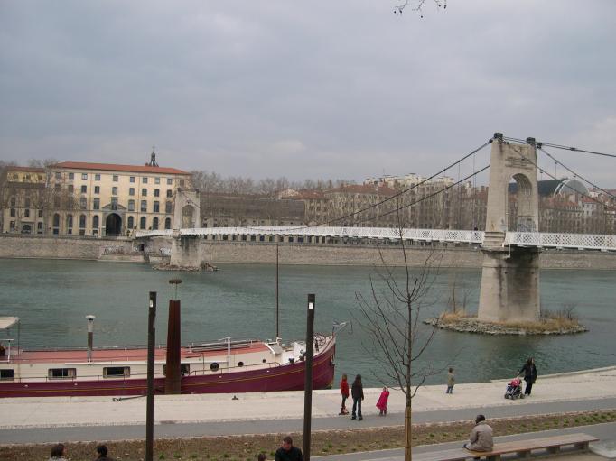  Au  bord de la rivière